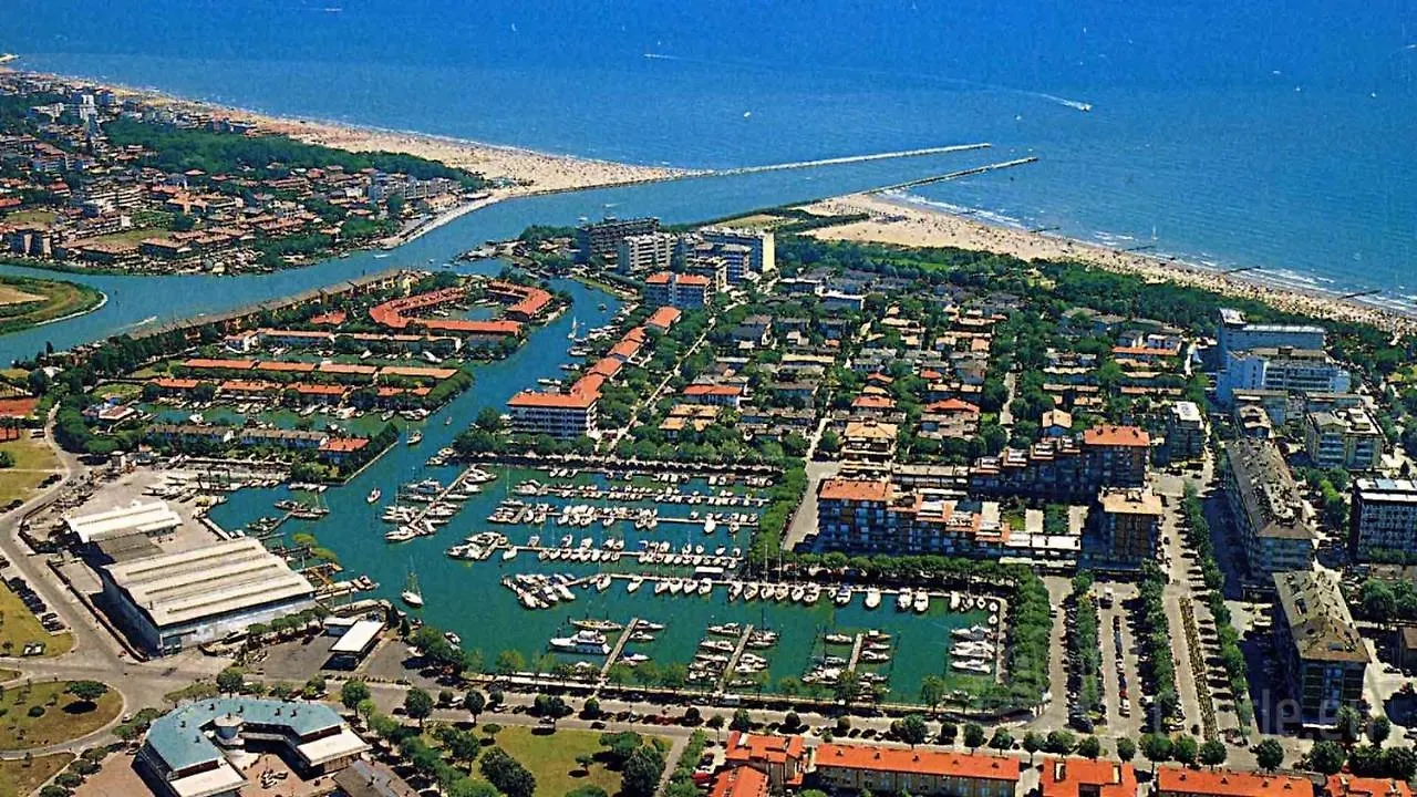 A Few Steps From The Beach With Shared Pool بورتو سانتا مارغريتا دي كاورل 0*,